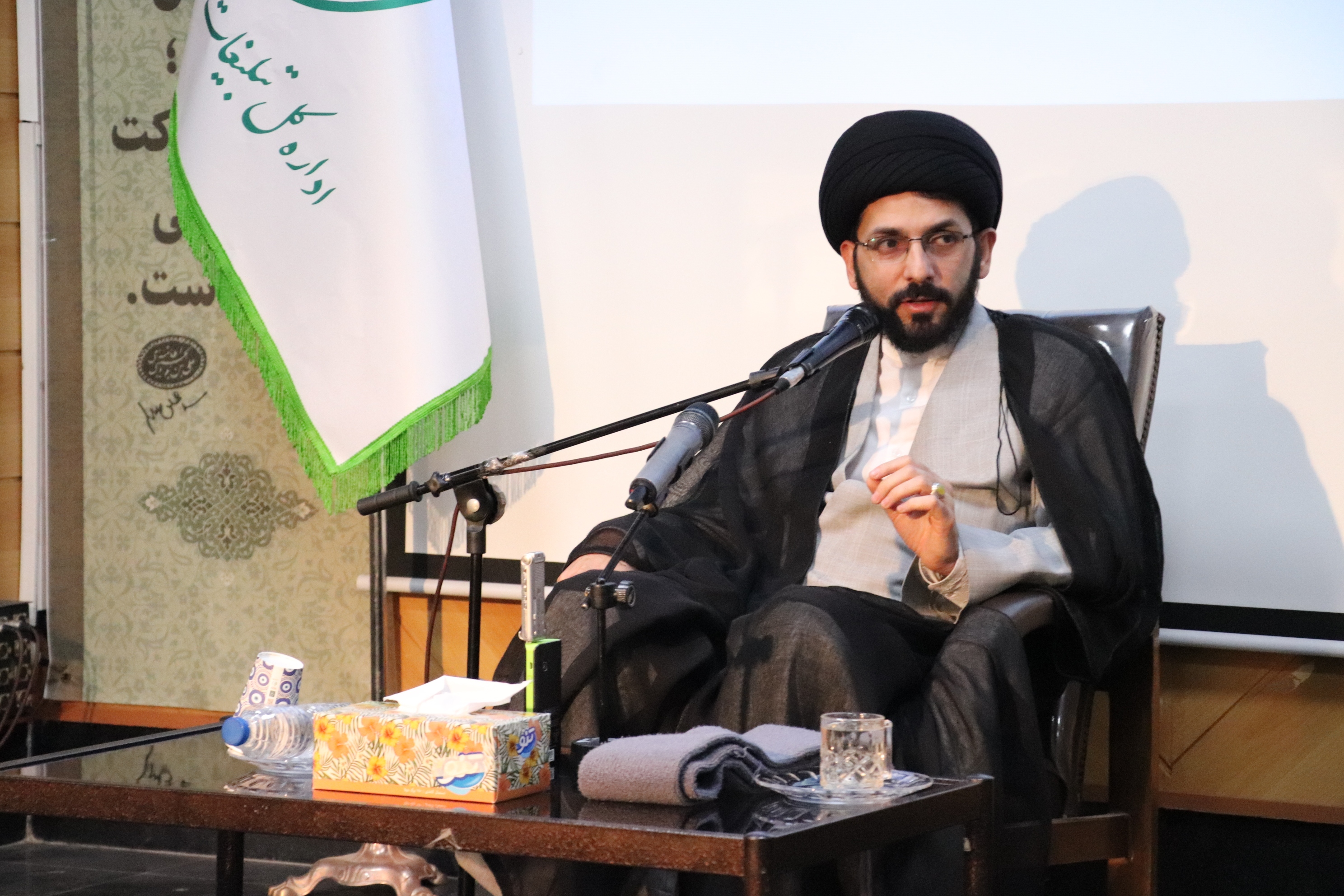 اگر میخواهیم مشکل بی حجابی حل شود راهش فقط جهاد تبیین است
