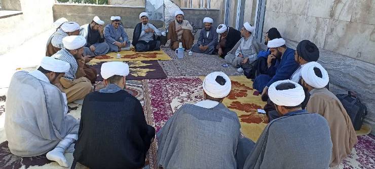 نشستهای هم اندیشی با امامان محلات و تبیین اهداف سازمانی