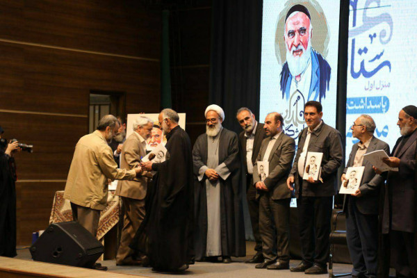 مرحوم آهی با علم و ادب، نظام ستایشگری را مستحکم کرد