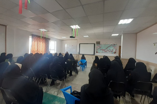 برگزاری دورههای آموزشی و کارگاههای تخصصی برای کاهش آسیبهای اجتماعی ضروری است