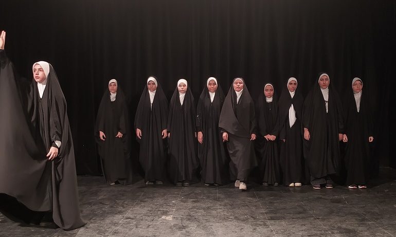 نمایش &laquo;از کشف تا عهد&raquo; روایت گر حجاب زنان مسلمان ایران است
