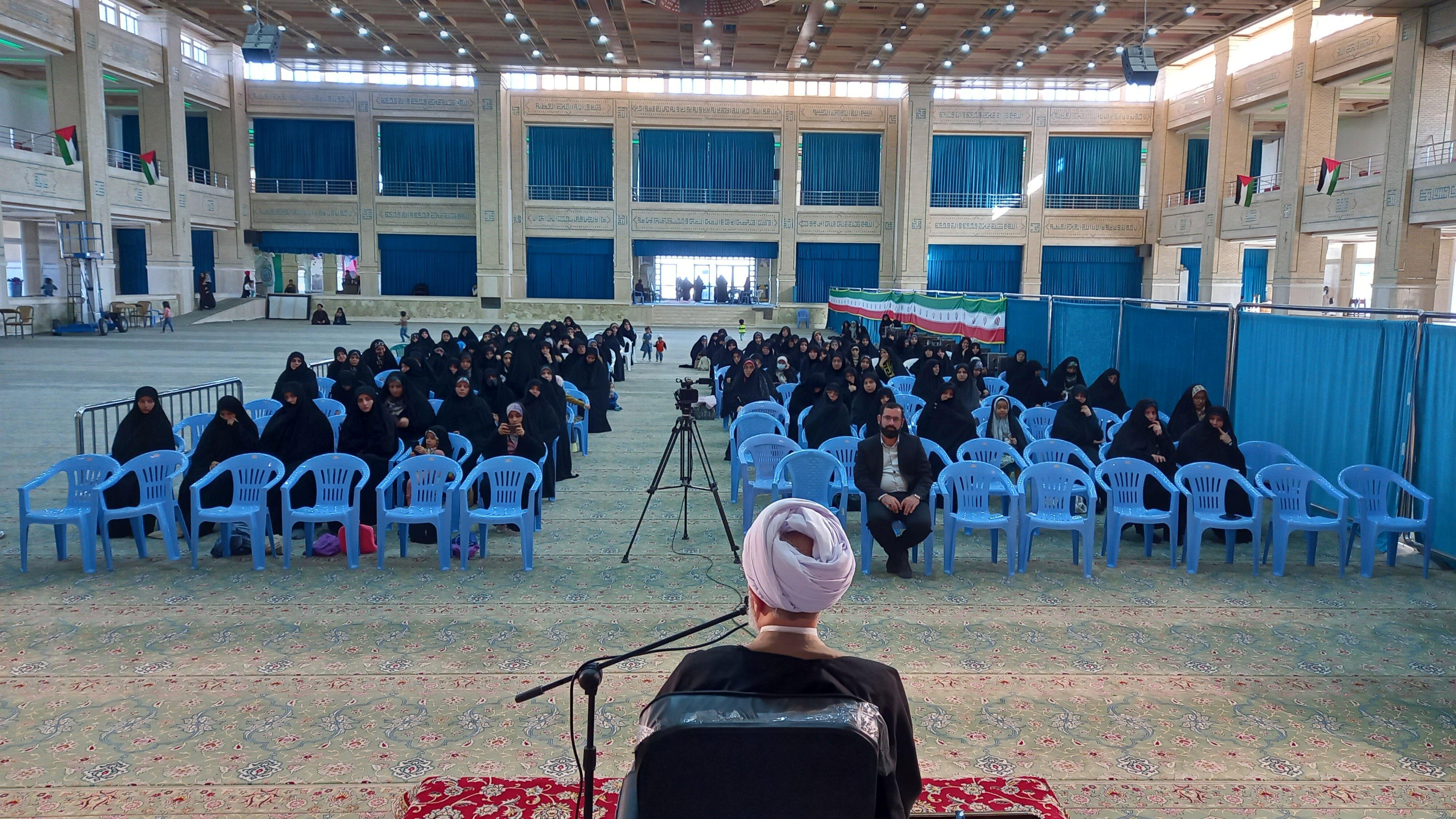 برگزاری همایش بزرگداشت مقام زن و تکریم جایگاه مادر برگزاری همایش بزرگداشت مقام زن و تکریم جایگاه مادر