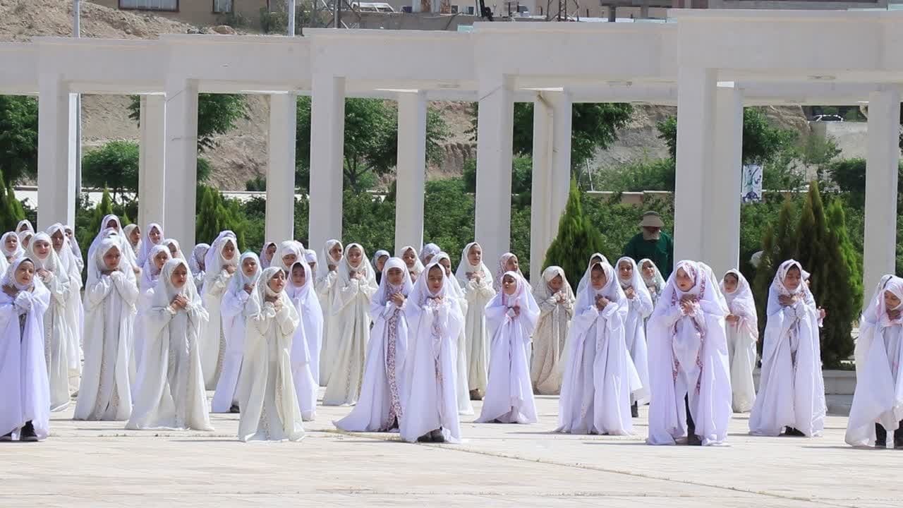 تولید نماهنگ «بهترین دختر دنیا» با حضور ۴۵٠ دختر قمی تولید نماهنگ «بهترین دختر دنیا» با حضور ۴۵٠ دختر قمی