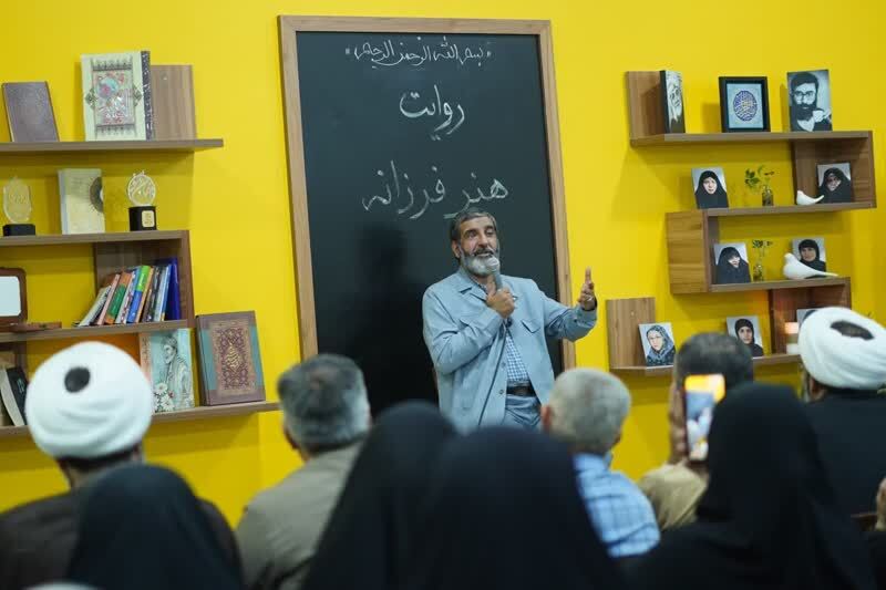 یادبود هنرمند جهادی «فرزانه پزشکی» در قم یادبود هنرمند جهادی «فرزانه پزشکی» در قم