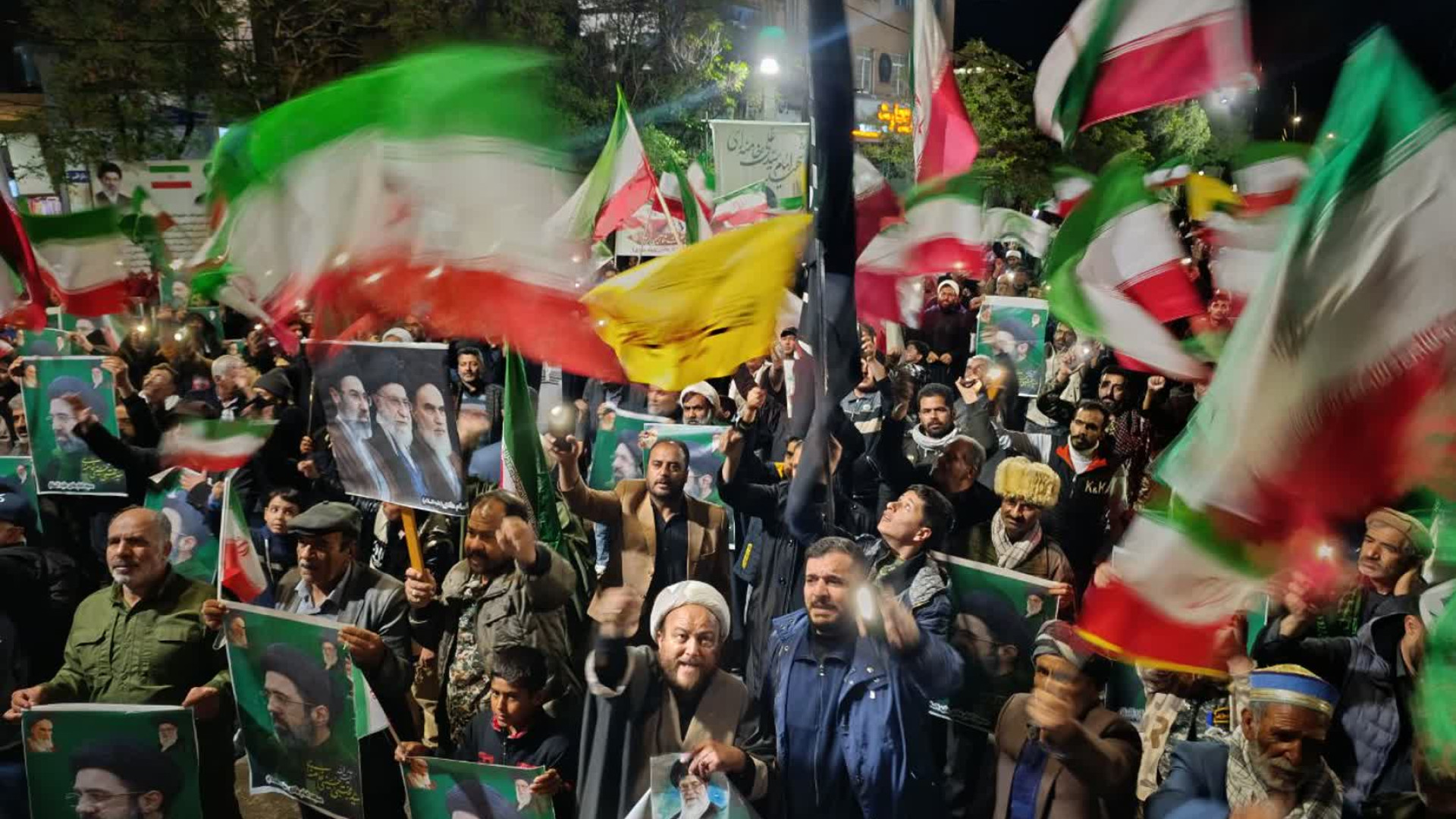 اجتماع  پرشور ملت قهرمان کاشمر