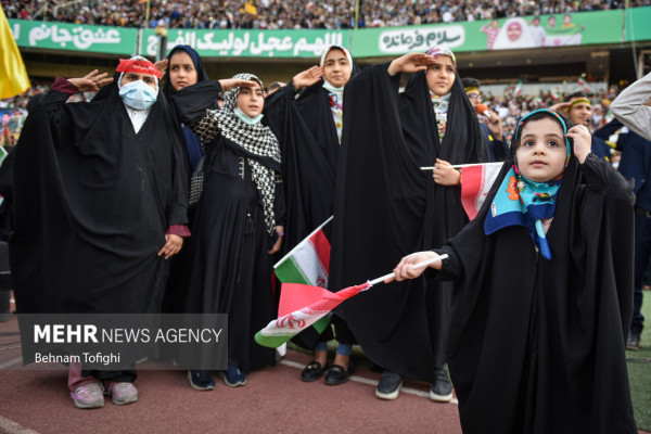 Mass Recitation of “Hello Commander” Anthem at Azadi Stadium in Tehran