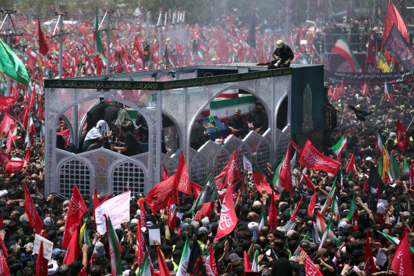 آیین تشییع پیکر مطهر رهبر شهید انقلاب در تهران برگزار شد